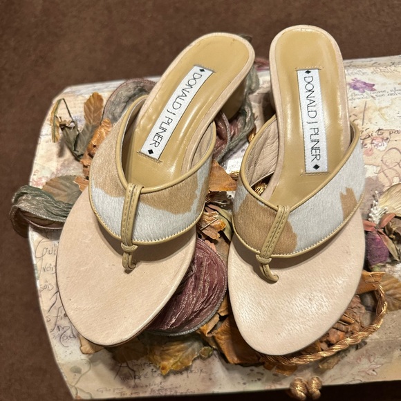 Donald J. Pliner Shoes - Donald J. Pliner Women's Cream and Tan Cowhide Sandals